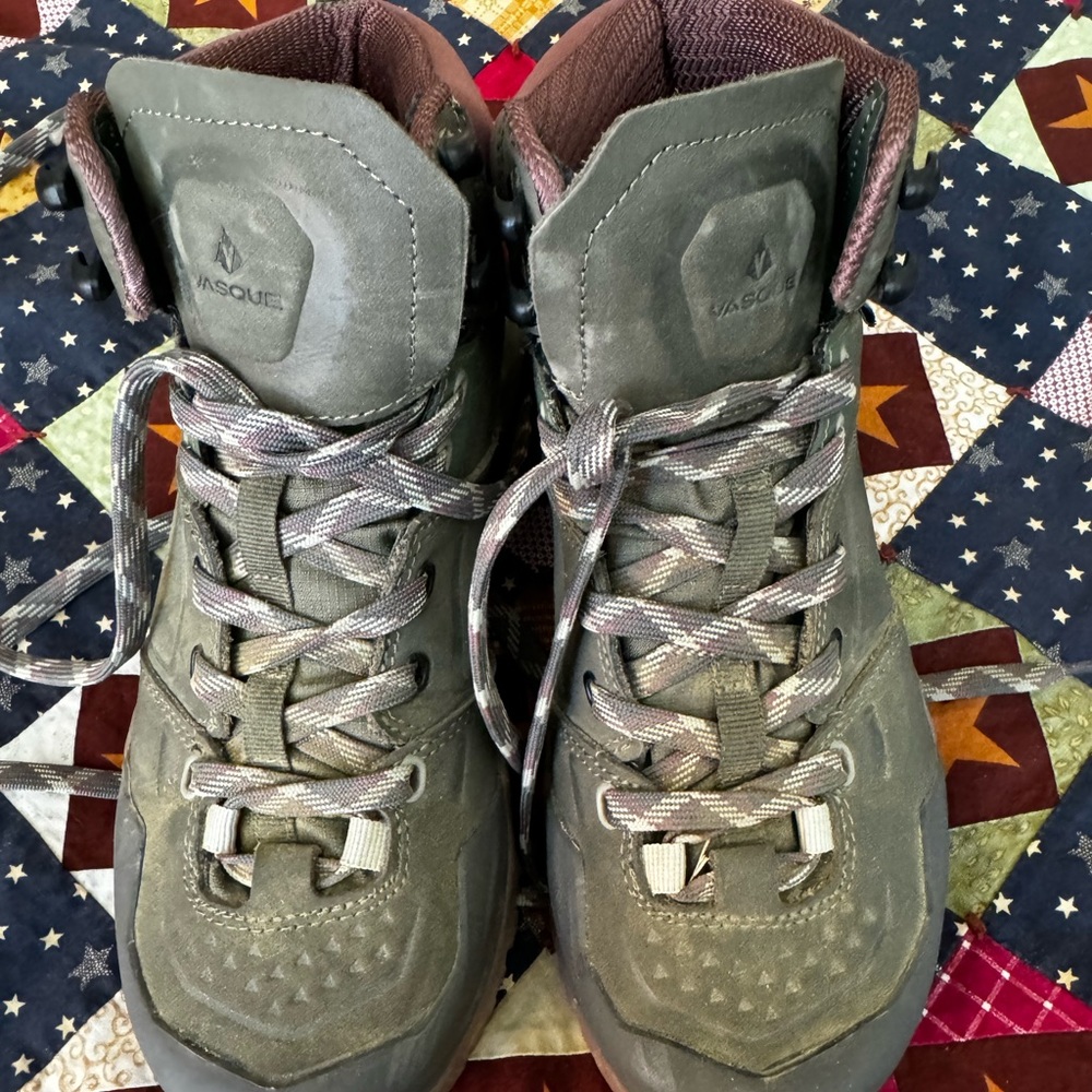 Vasque Size 7 women’s hiking boots
